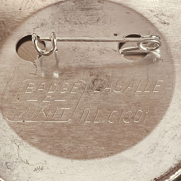 Cushman Motor Works HUSKY Scooter Pin Back Button Lincoln NE Advertising Vintage - Picture 4 of 5